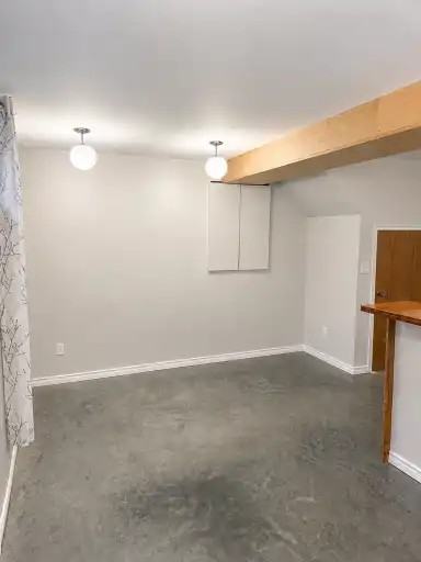 518 Avenue G S #B - Photo 3 of 10