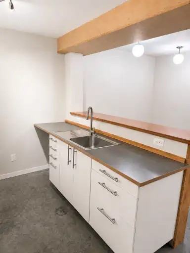 518 Avenue G S #B - Photo 4 of 10