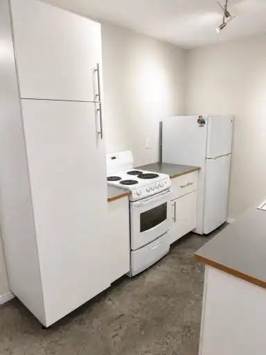 518 Avenue G S #B - Photo 5 of 10