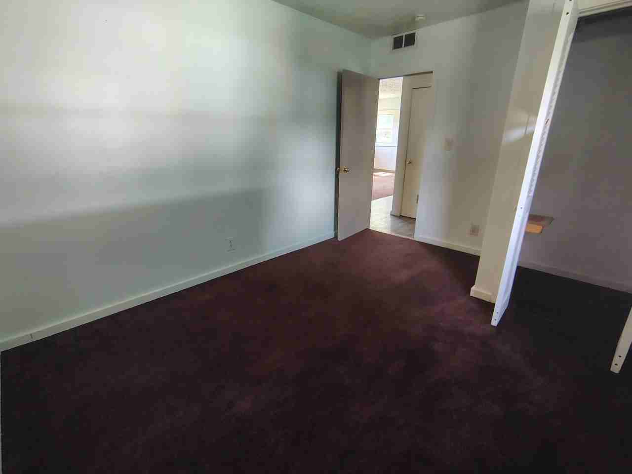2027 Sharon Ave - Photo 5 of 9