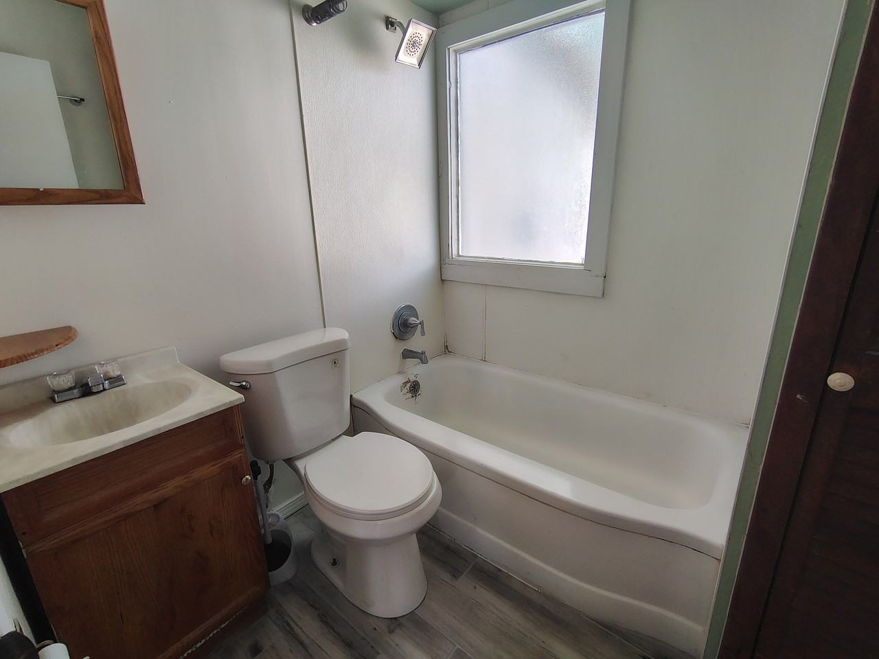 2027 Sharon Ave - Photo 6 of 9