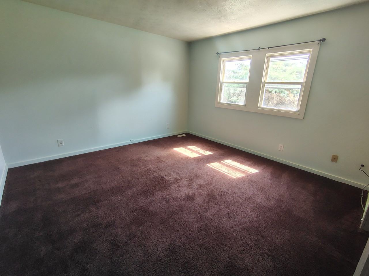 2027 Sharon Ave - Photo 7 of 9