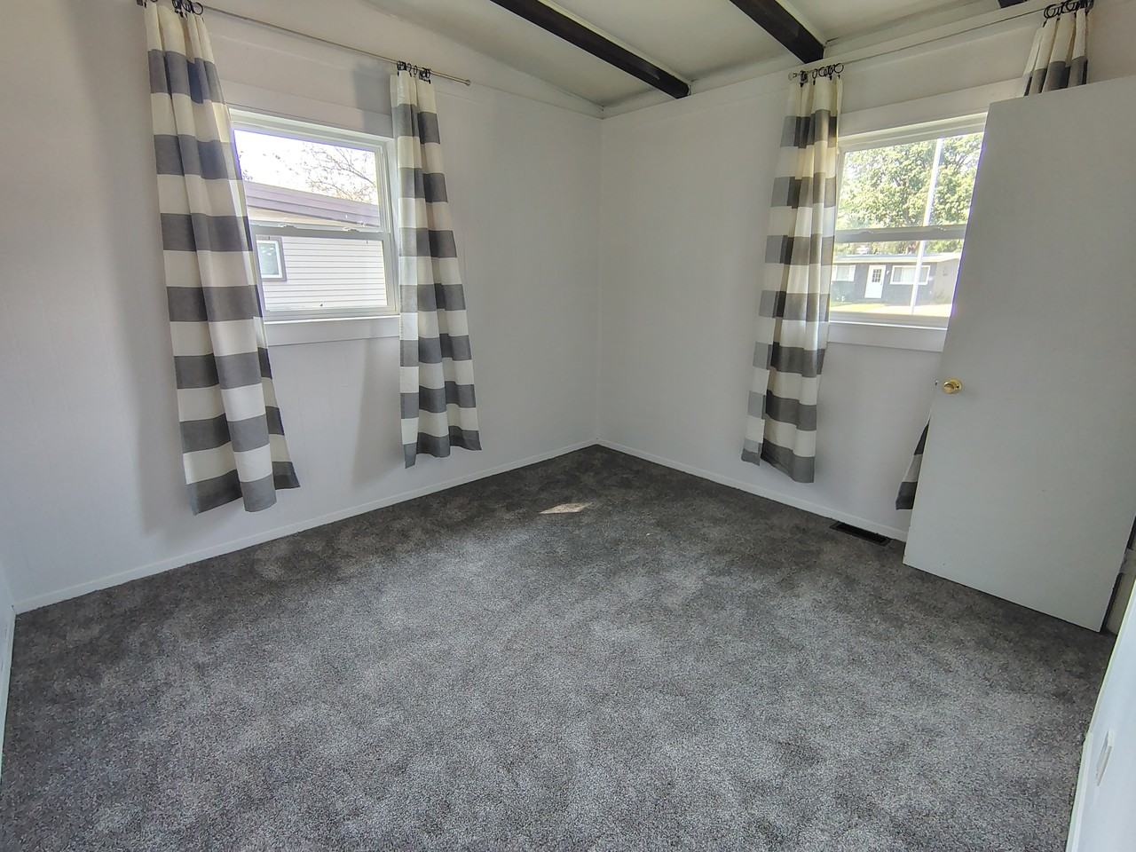 1213 Kingsley Dr - Photo 5 of 8
