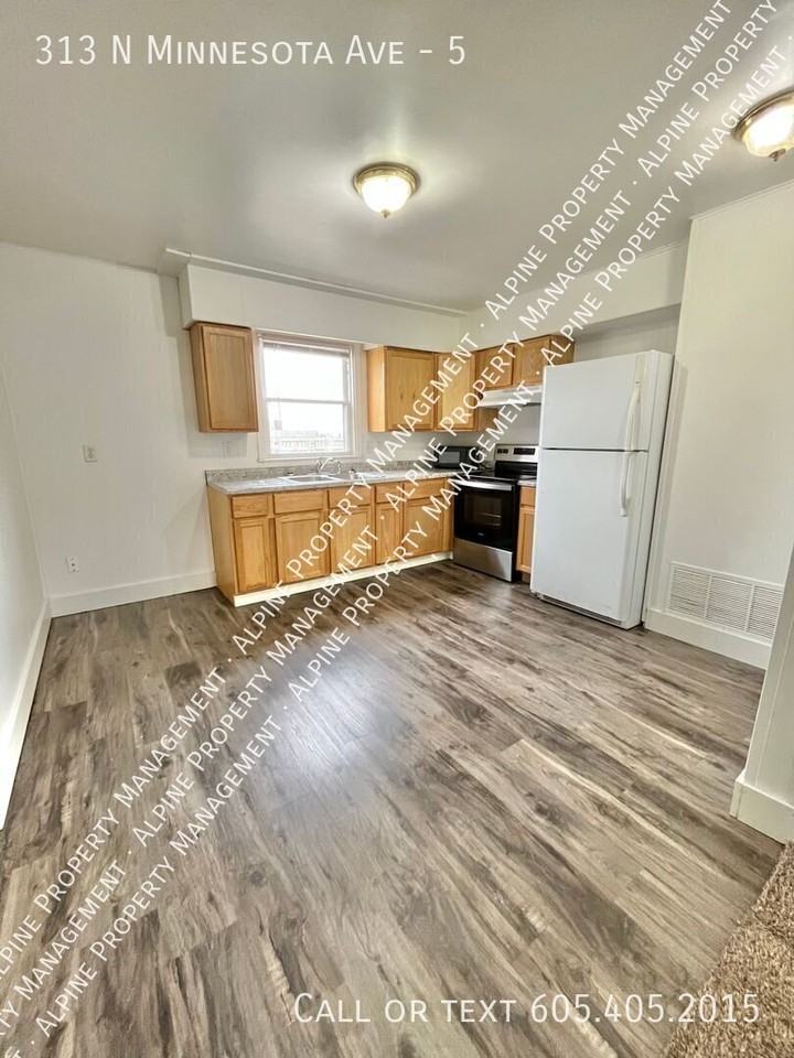 313 N Minnesota Ave #5 - Photo 6 of 20