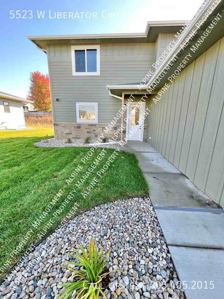 5523 W Liberator Cir - Photo 3 of 34