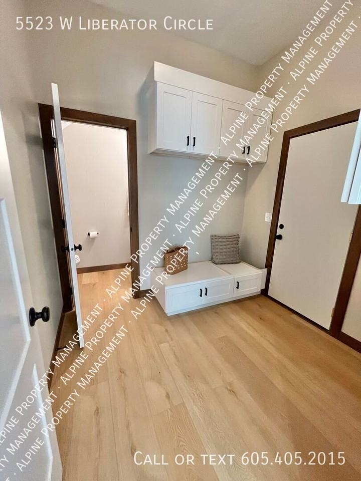 5523 W Liberator Cir - Photo 4 of 34