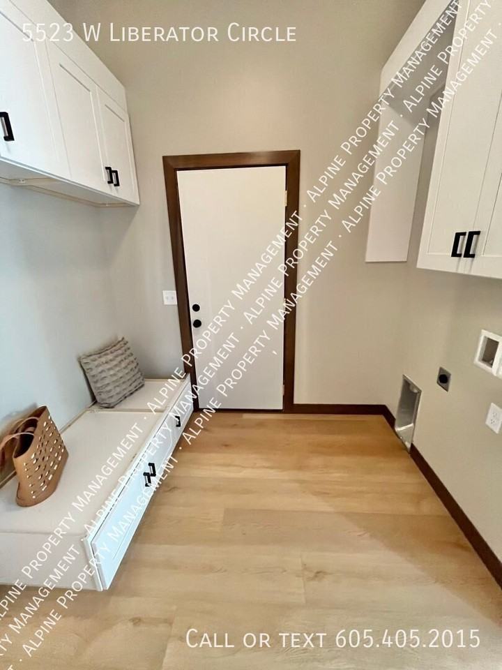 5523 W Liberator Cir - Photo 6 of 34