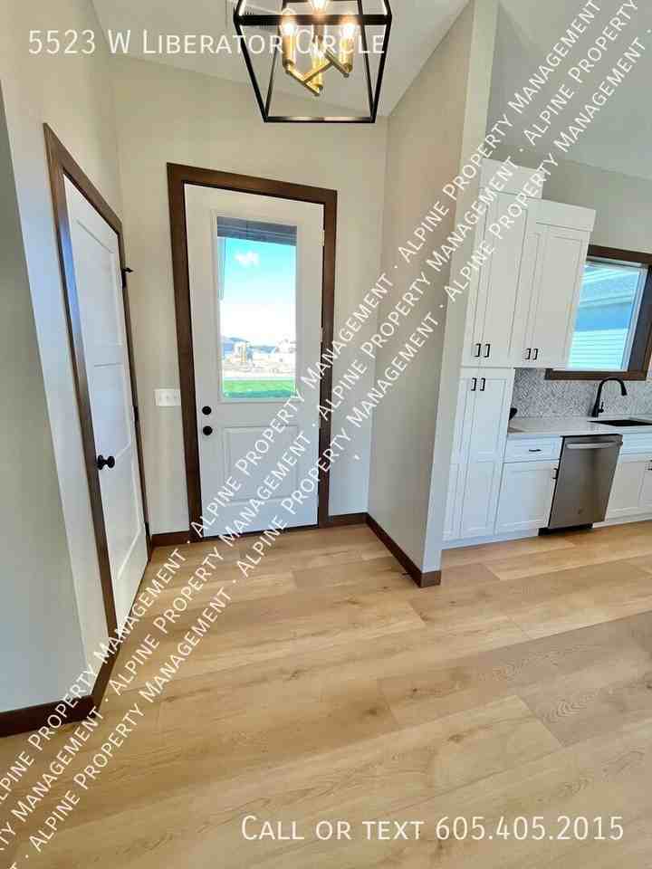 5523 W Liberator Cir - Photo 7 of 34