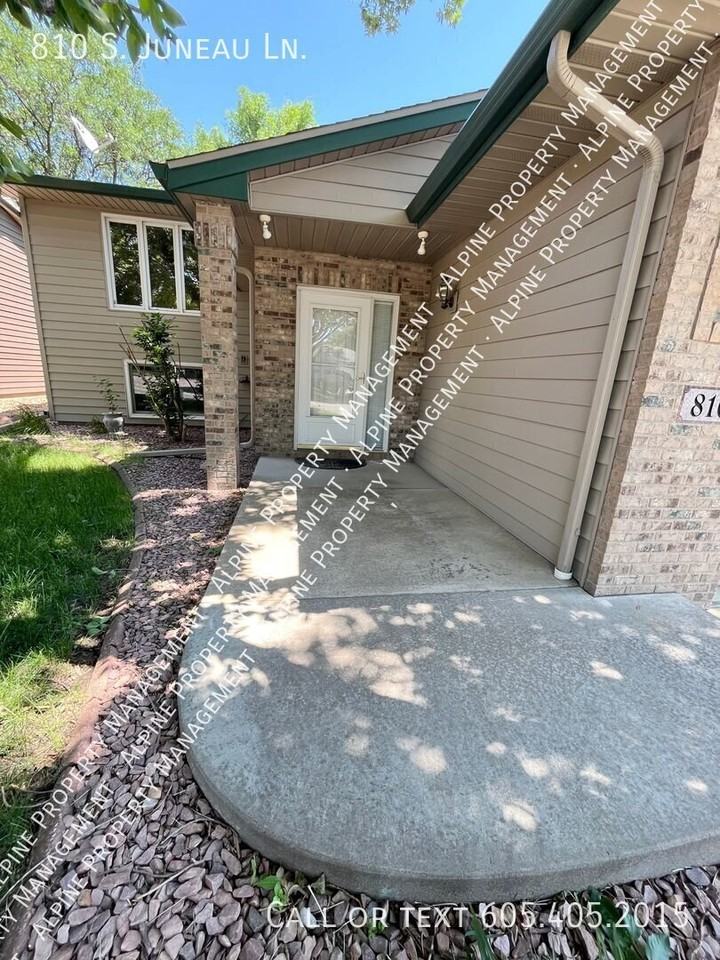810 S Juneau Ln - Photo 2 of 36