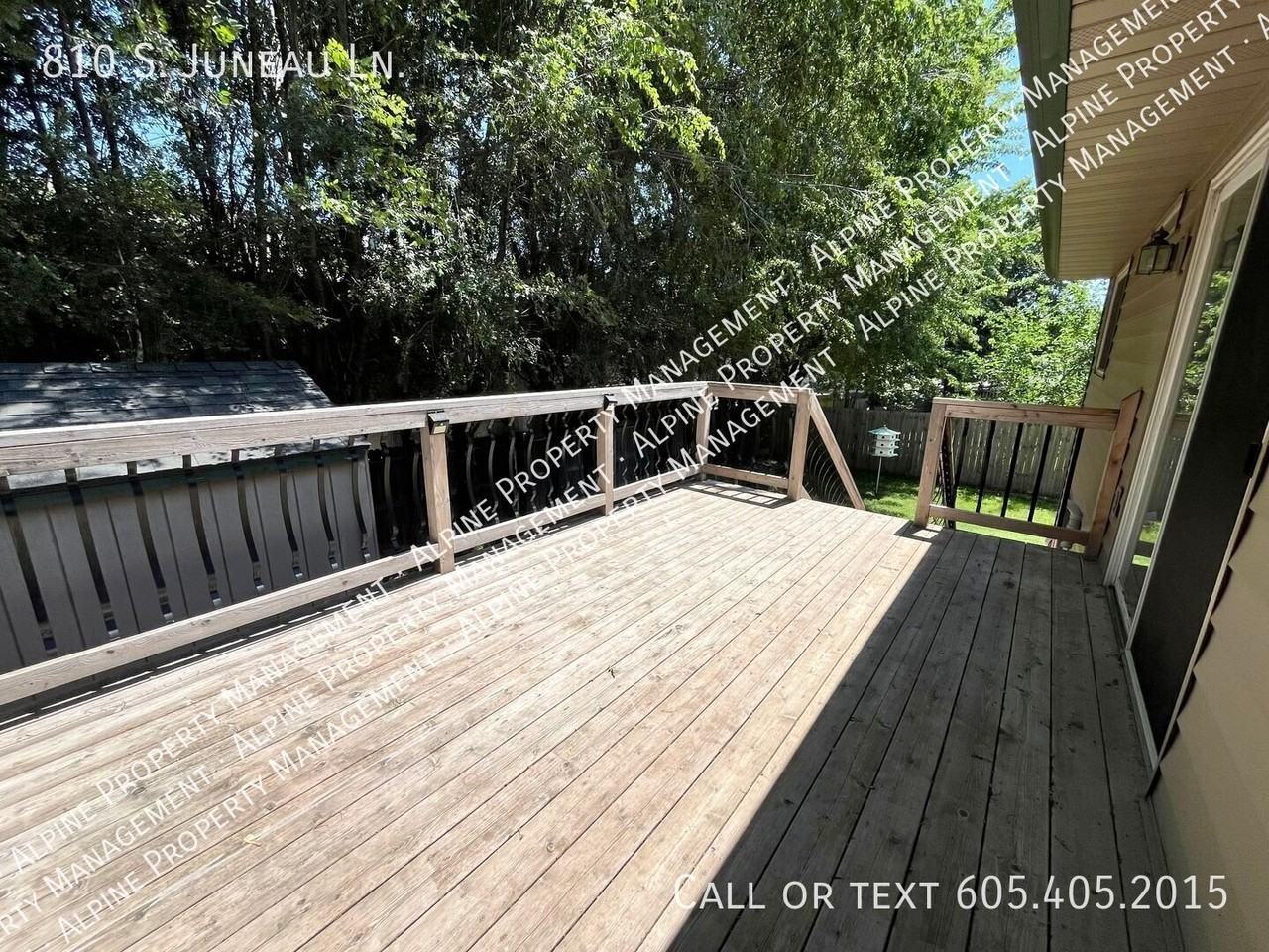 810 S Juneau Ln - Photo 5 of 36
