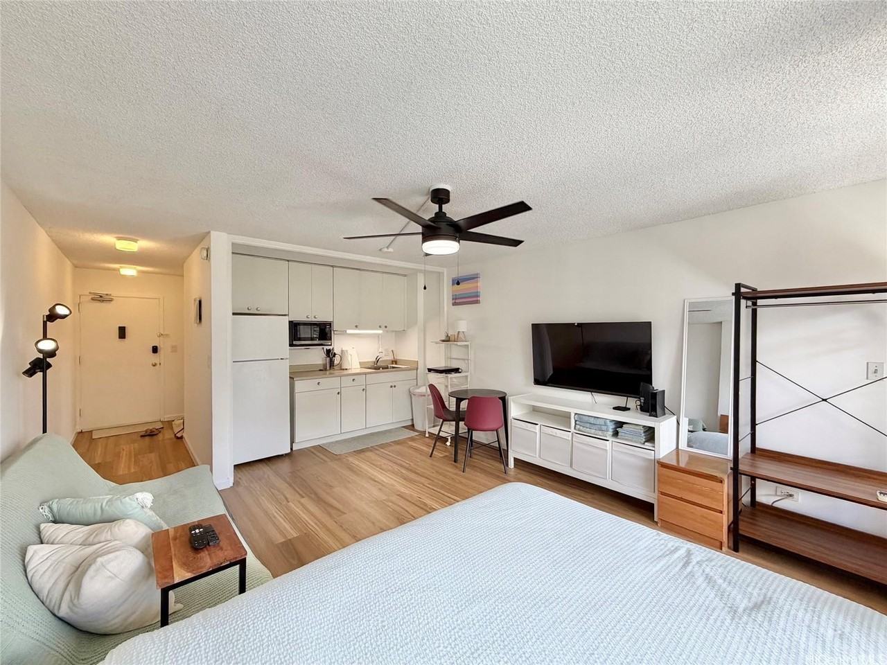 2345 Ala Wai Blvd #1003 - Photo 3 of 6