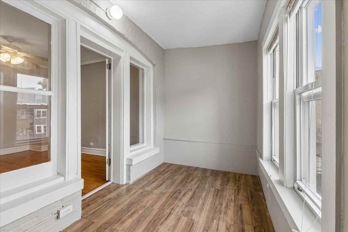 4852 N Rockwell St #2 - Photo 2 of 10