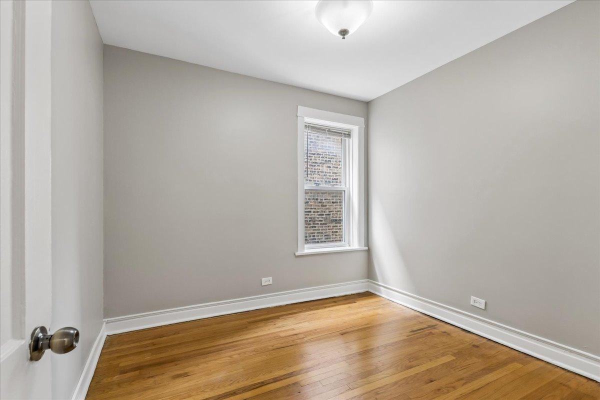 4852 N Rockwell St #2 - Photo 4 of 10