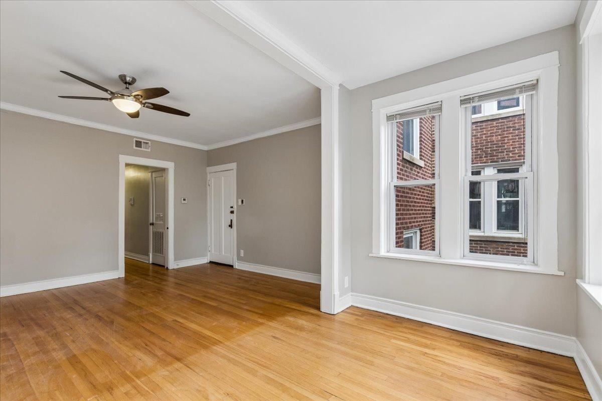4852 N Rockwell St #2 - Photo 5 of 10