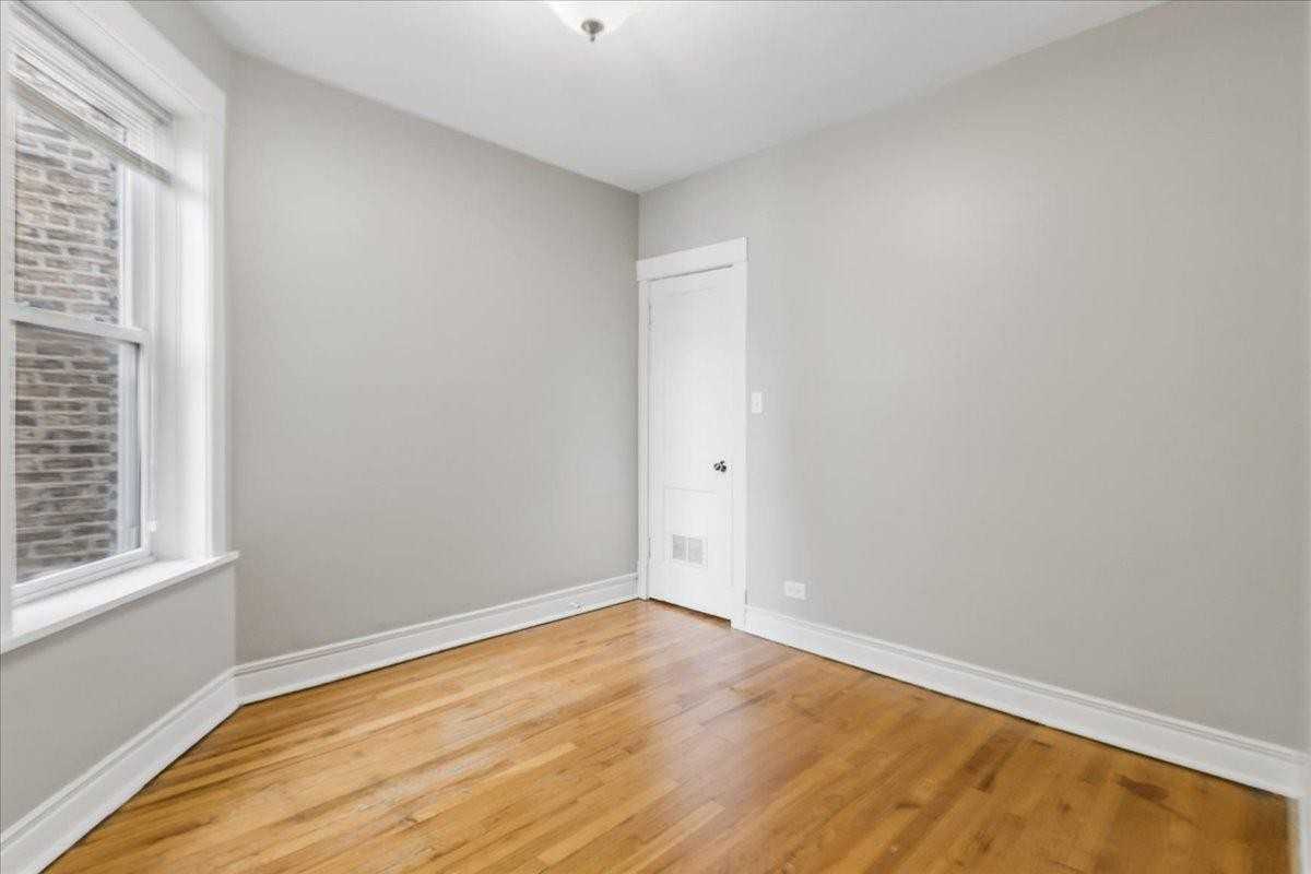 4852 N Rockwell St #2 - Photo 7 of 10