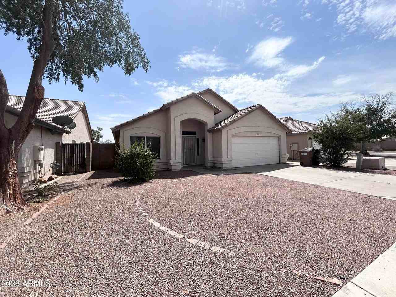 7561 W Cameron Dr - Photo 2 of 19