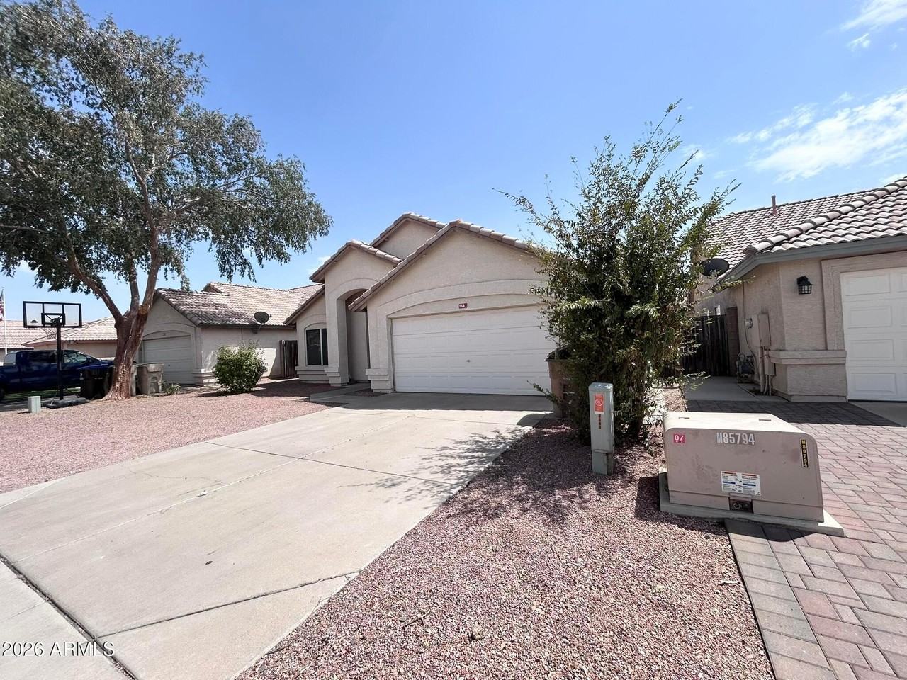 7561 W Cameron Dr - Photo 3 of 19