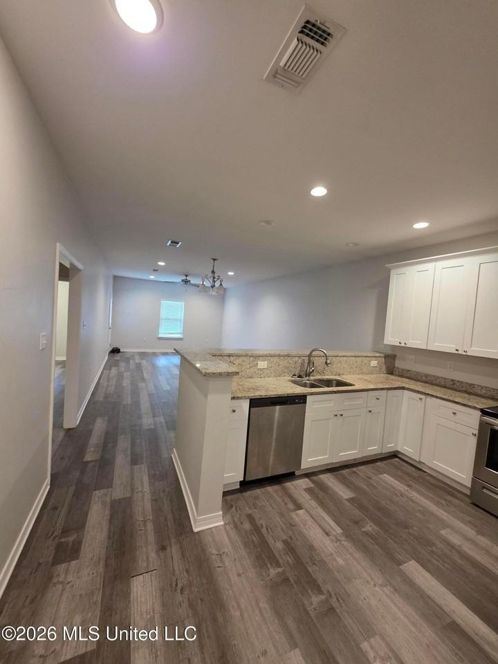 13074 Tracewood Dr - Photo 3 of 15