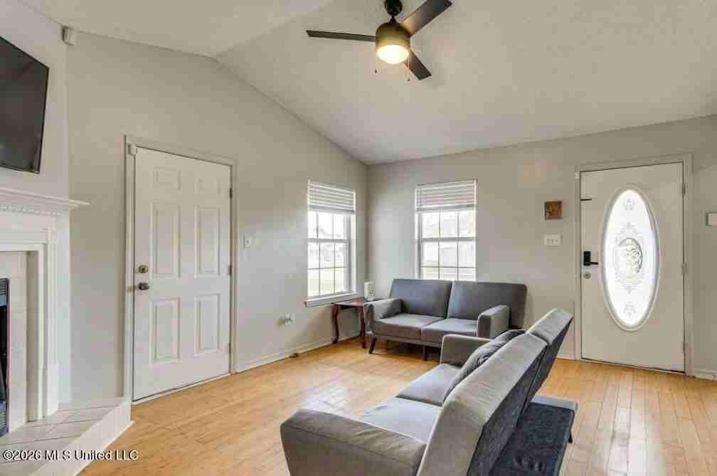 13177 W Country Hills Dr - Photo 4 of 15