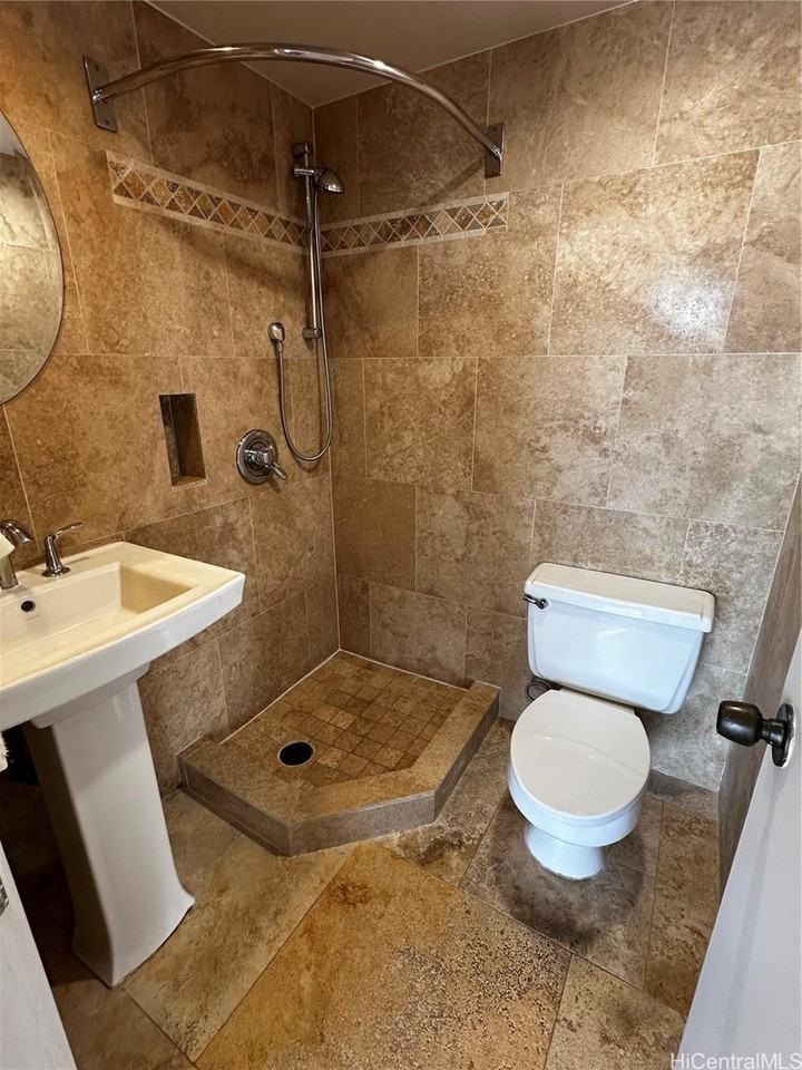 225 Queen St #19F - Photo 5 of 8