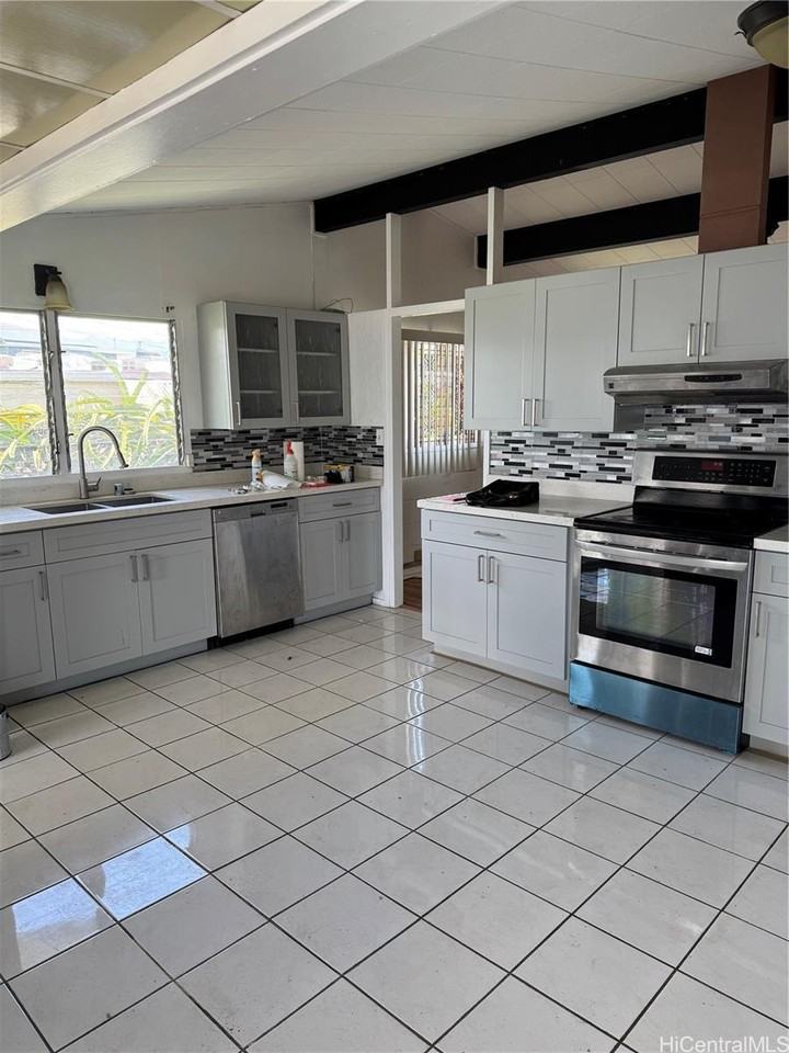 1571 Haloa Dr - Photo 2 of 3