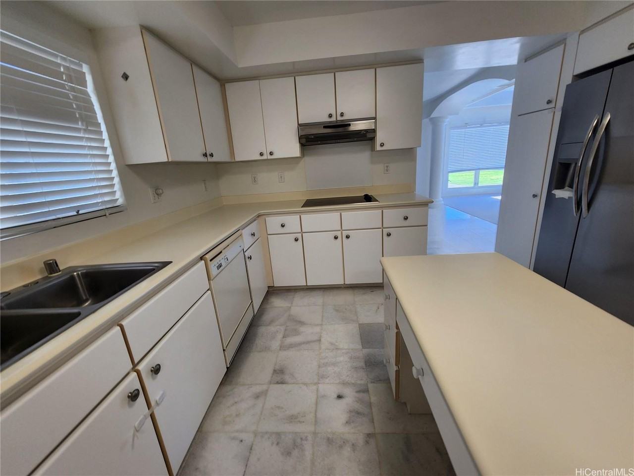 1071 Hoa St - Photo 7 of 23