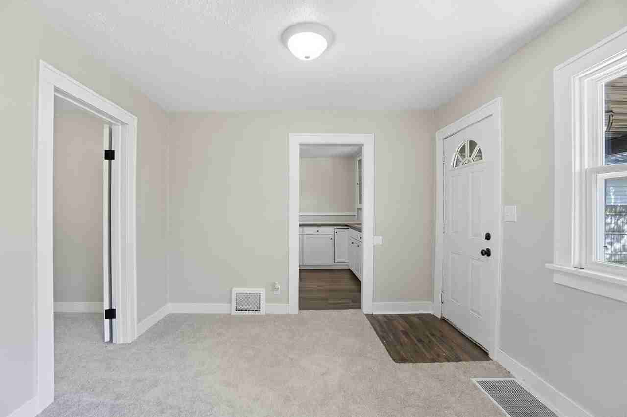 913 Coventry Ave - Photo 6 of 31