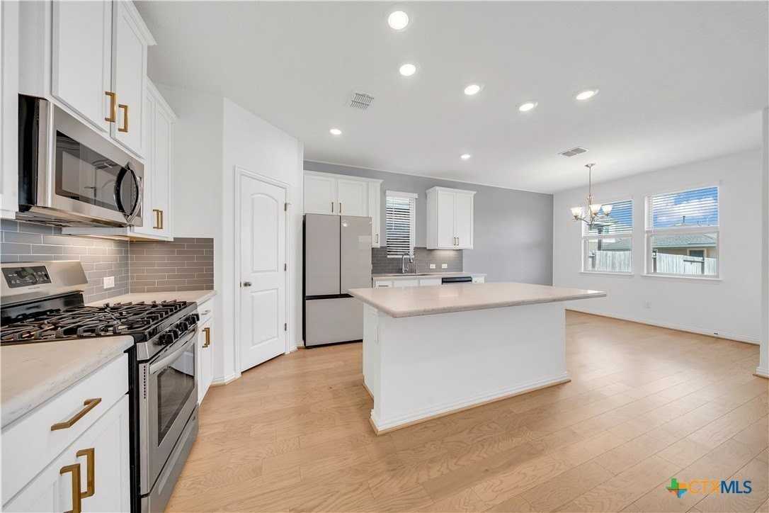 2050 Egret Ave - Photo 2 of 15