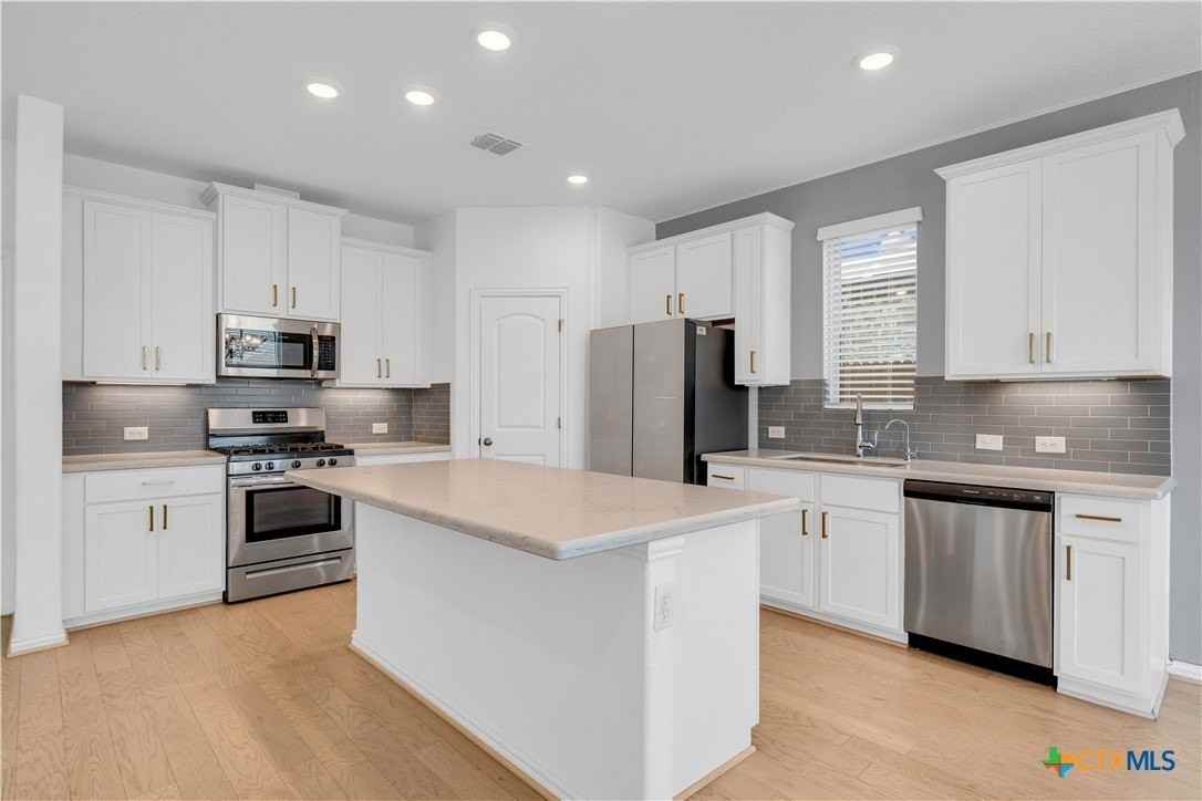 2050 Egret Ave - Photo 4 of 15