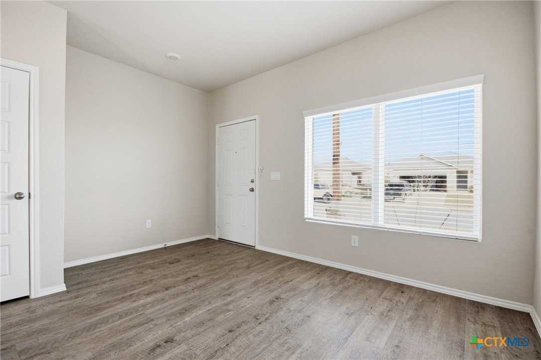 292 Legacy Cir - Photo 6 of 37