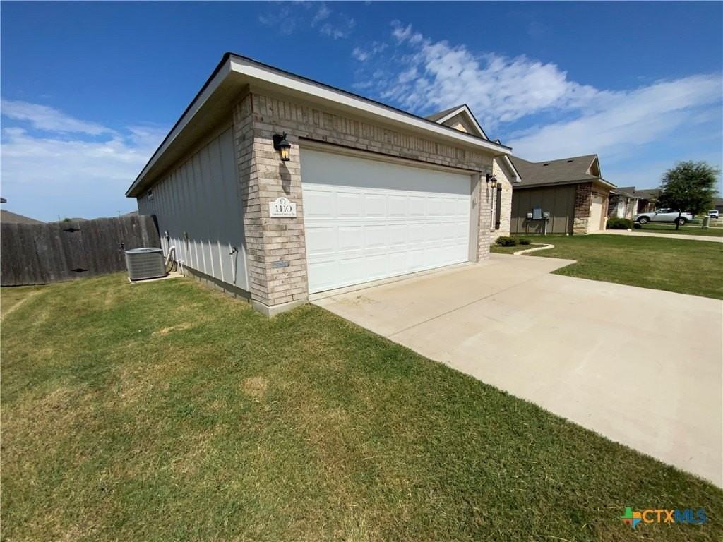 1110 Lakeway Crossing Dr - Photo 2 of 28
