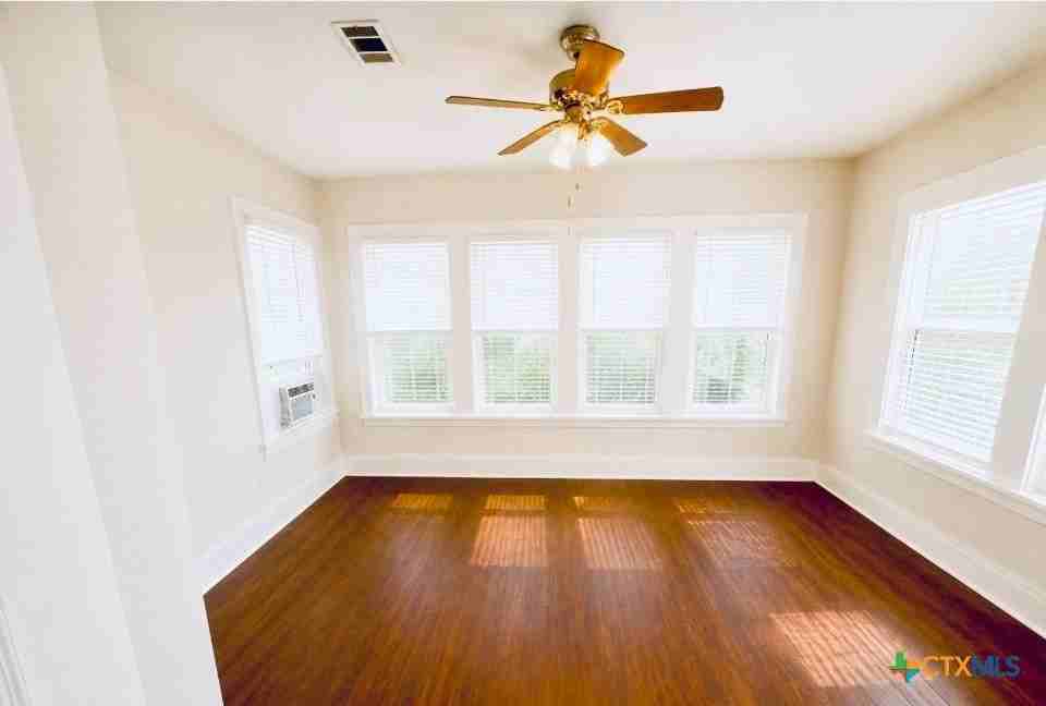 325 North St - Photo 2 of 7