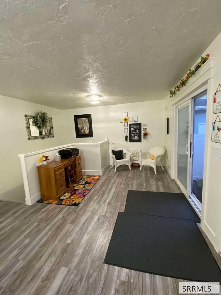 1065 Canal Ave - Photo 3 of 19