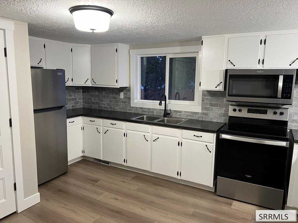 461 Lomax St #A - Photo 3 of 10