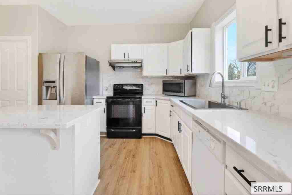580 Cook St - Photo 5 of 32