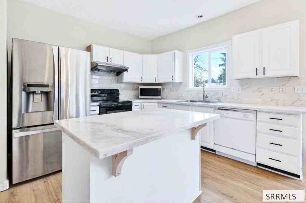 580 Cook St - Photo 6 of 32