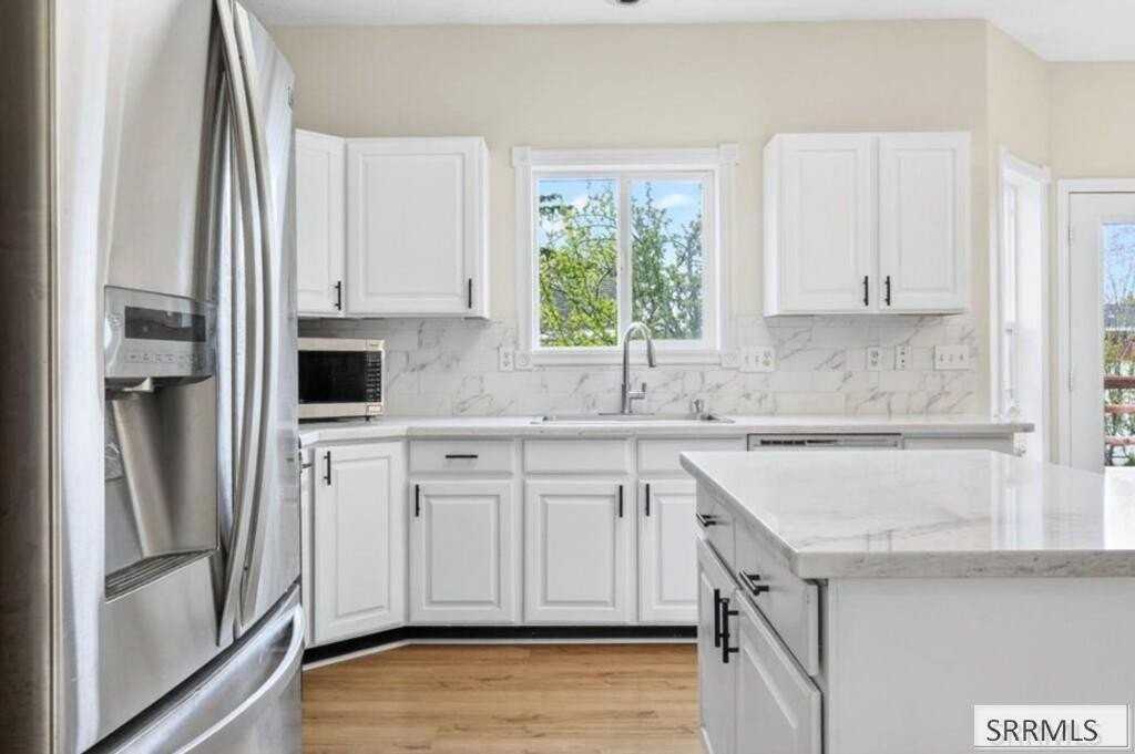 580 Cook St - Photo 7 of 32
