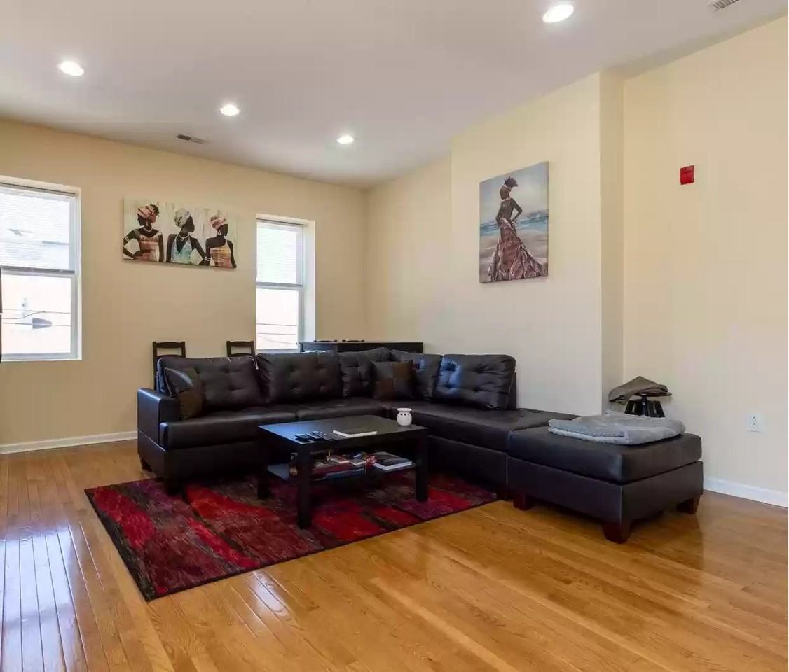 1147 S 26th St #B - Photo 3 of 7