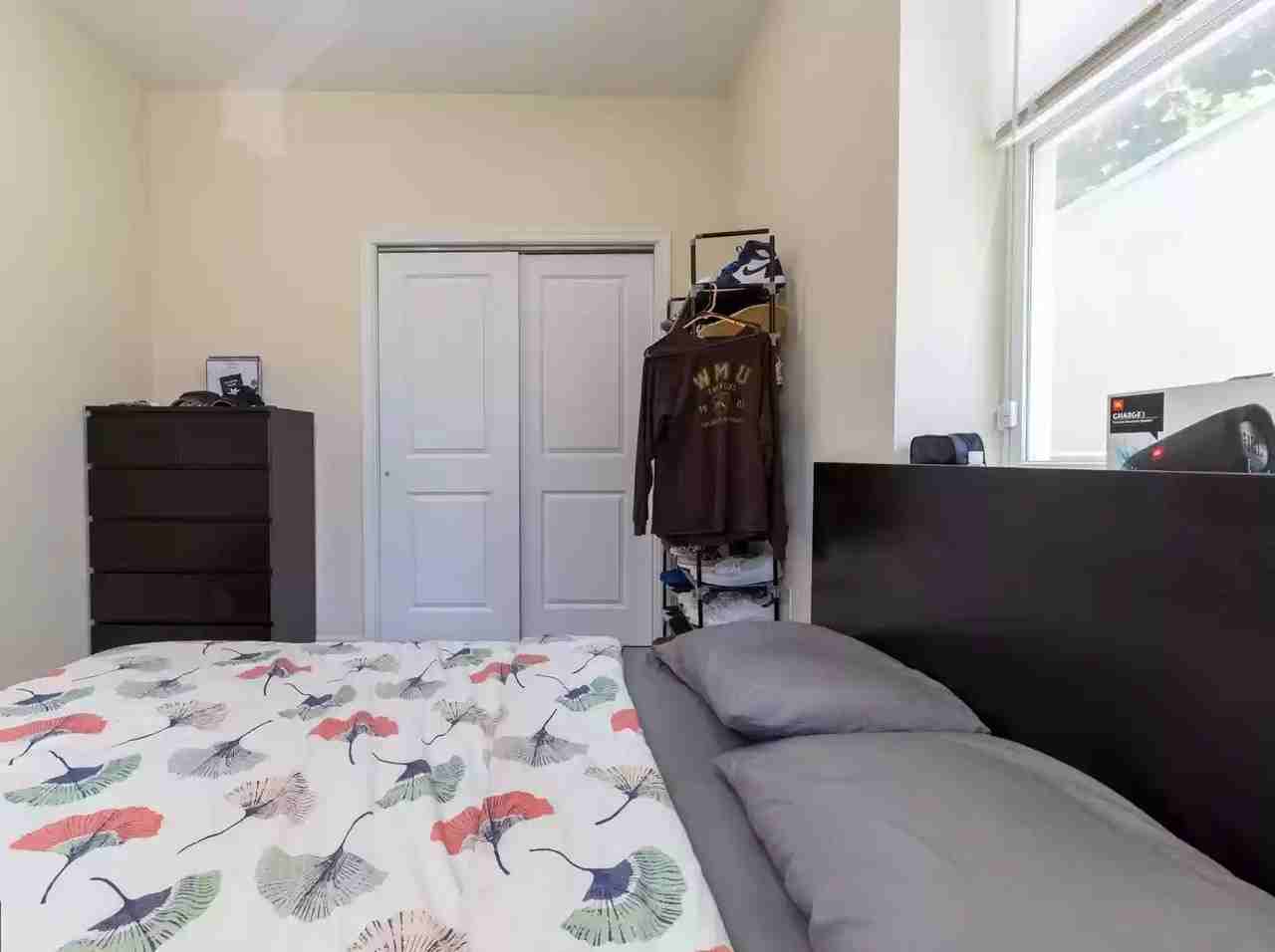 1147 S 26th St #B - Photo 4 of 7