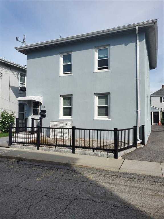 33 Saint Elizabeth St - Photo 2 of 5