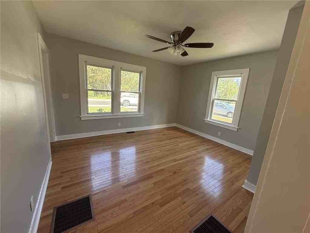 106 Bowling Ln - Photo 5 of 13