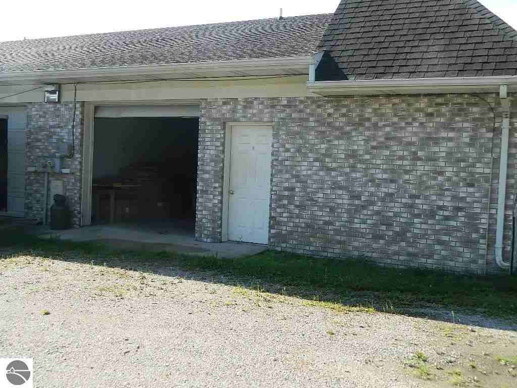 2057 Independence Dr - Photo 7 of 8