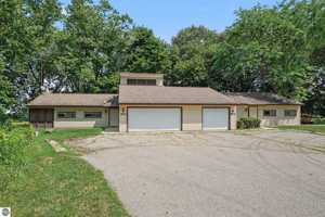featured image of 981 Meadowbrook Dr