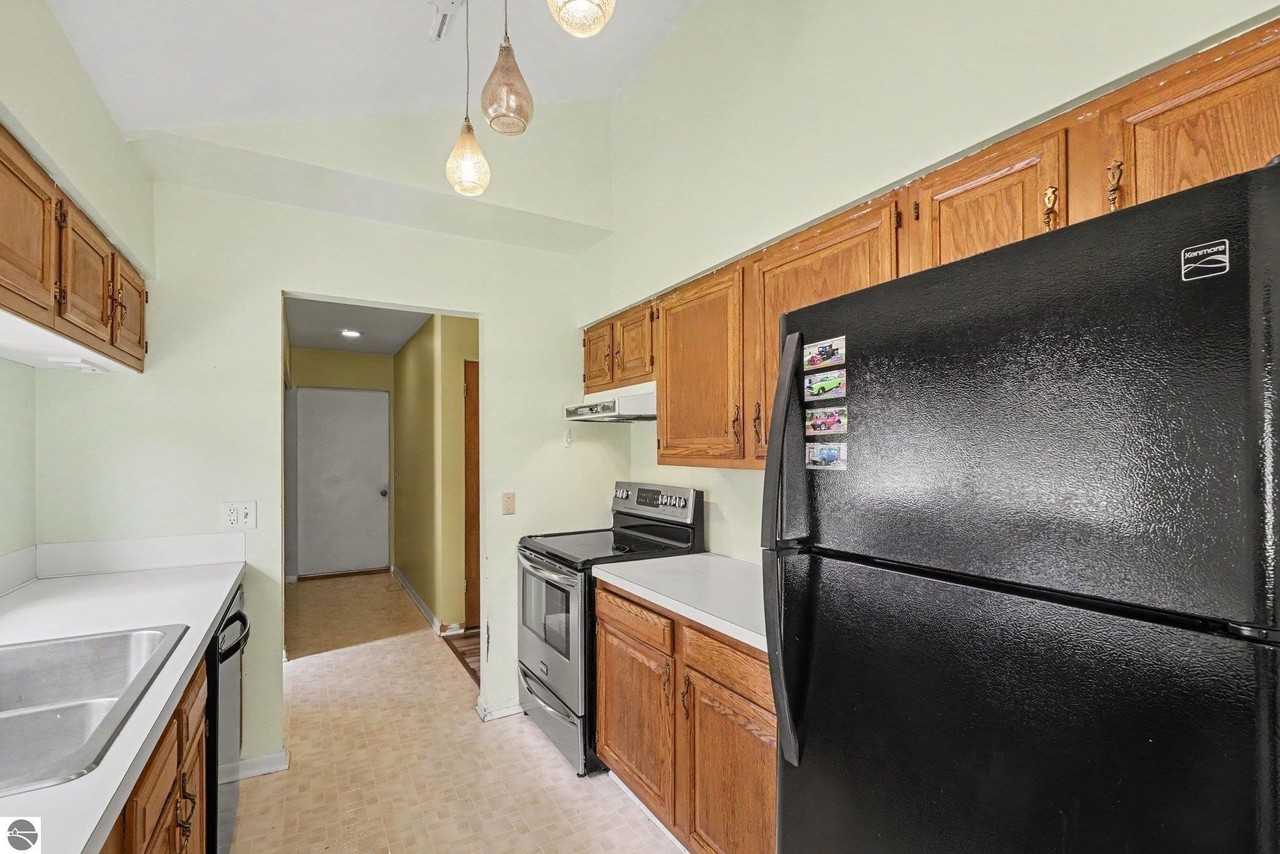 983 Meadowbrook Dr - Photo 3 of 15