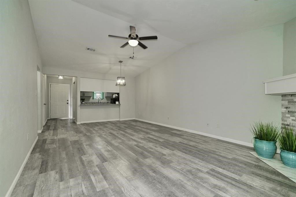 3421 N Carnation Ct - Photo 3 of 33