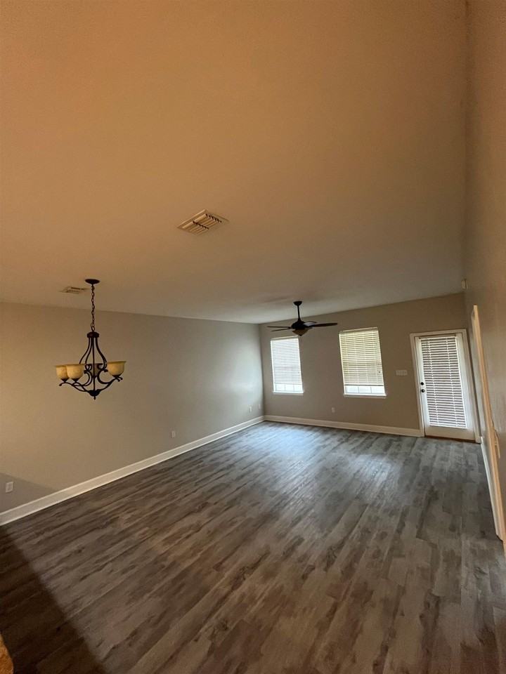 5600 Hampton Hill Cir - Photo 2 of 9