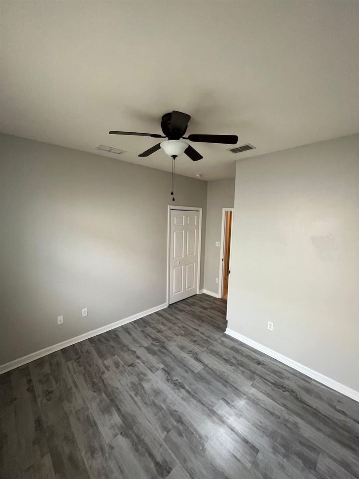 5600 Hampton Hill Cir - Photo 5 of 9