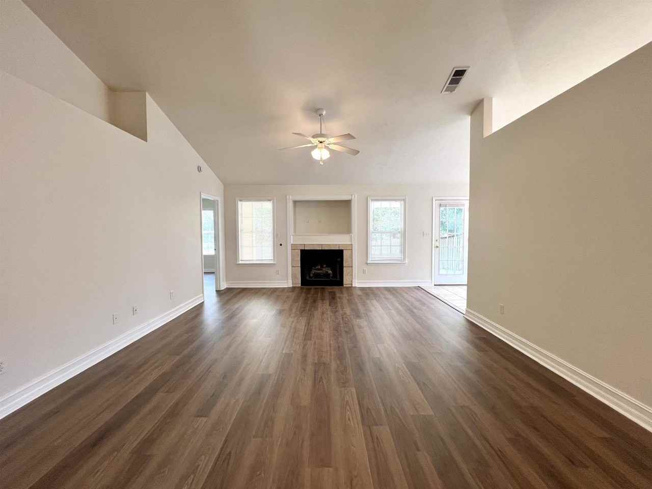 2031 Sunny Dale Dr - Photo 2 of 14