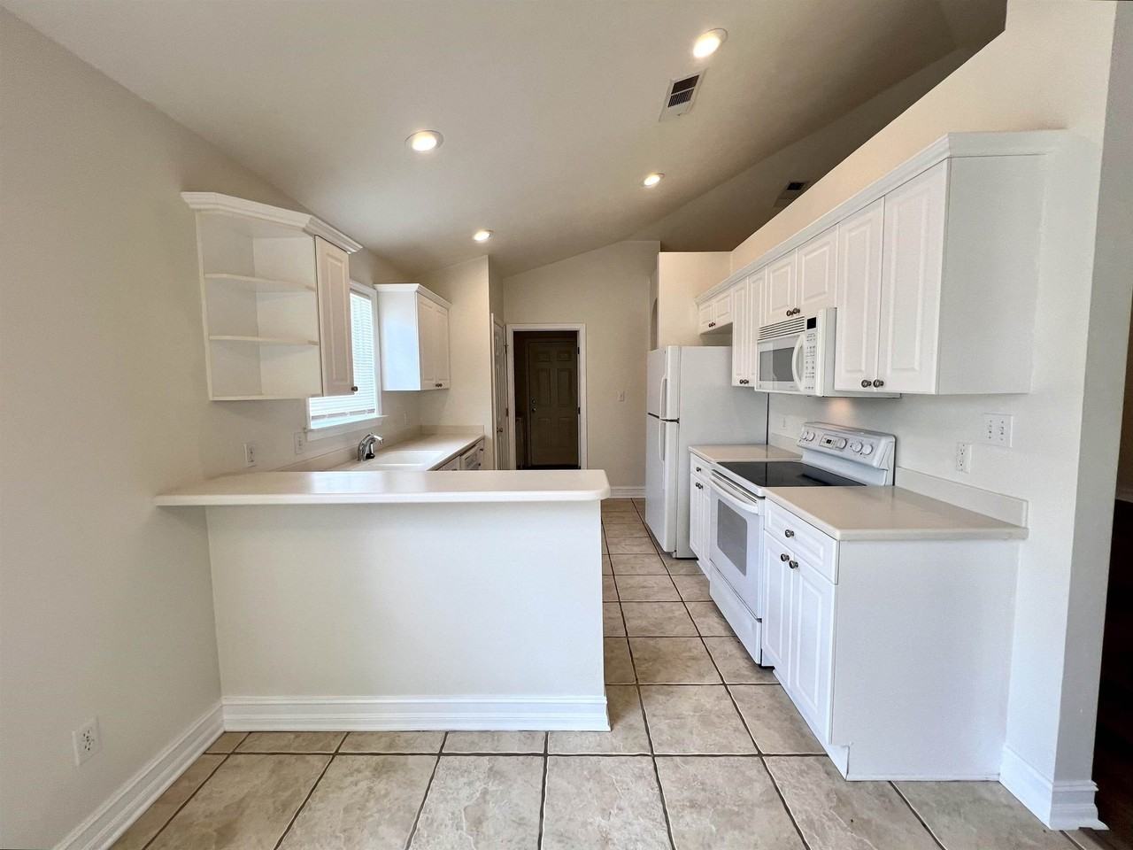 2031 Sunny Dale Dr - Photo 3 of 14