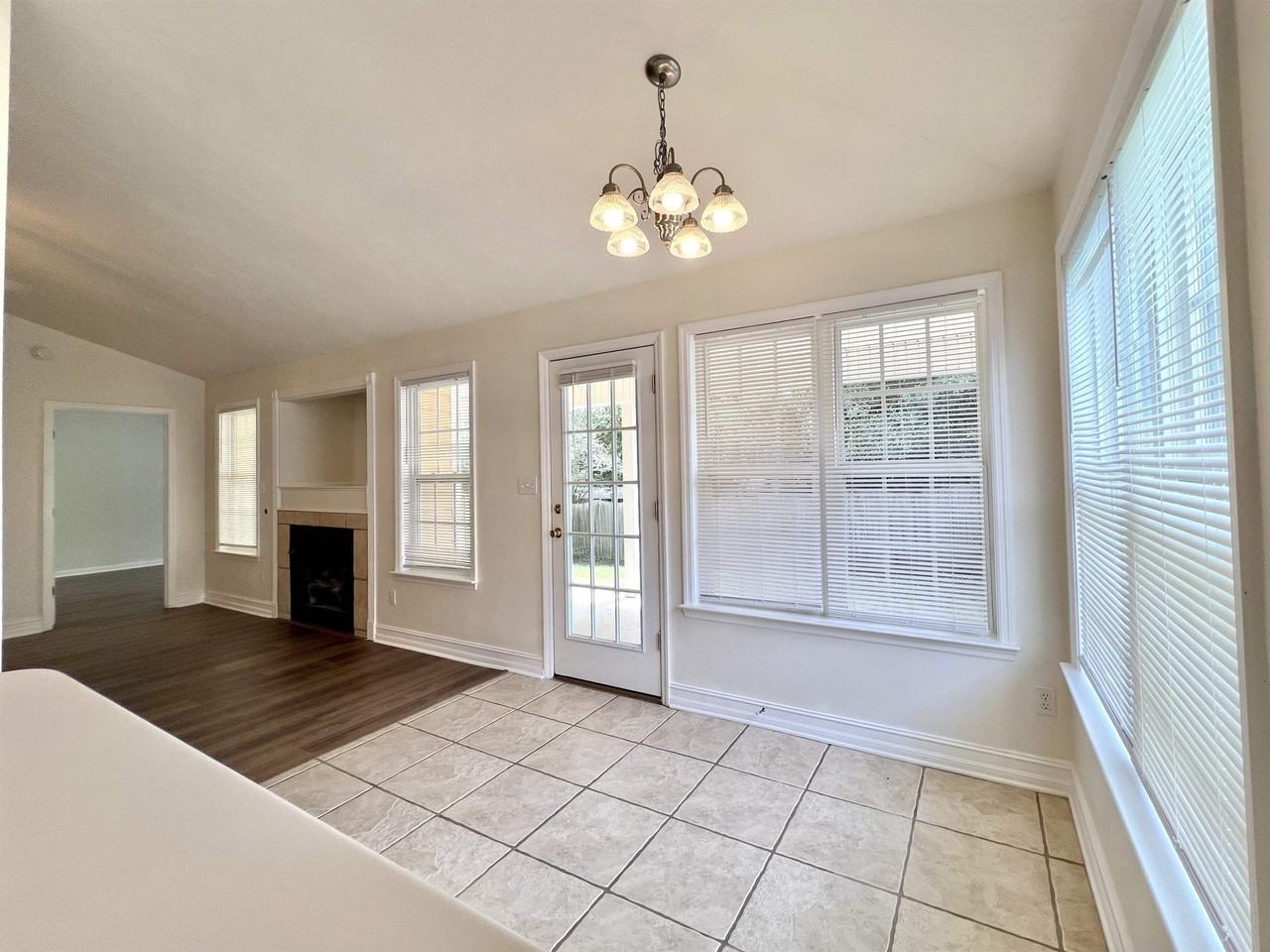 2031 Sunny Dale Dr - Photo 4 of 14
